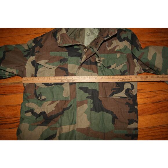 Vintage Military Jacket Men Small X-Short Coat Cold Weather Field Woodland Camo - Picture 5 of 9